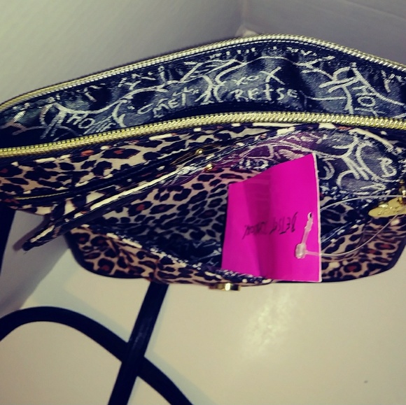 SOLD!!**🆕👜BETSEY JOHNSON Leopard Crossbody Bag💟 - Picture 6 of 8